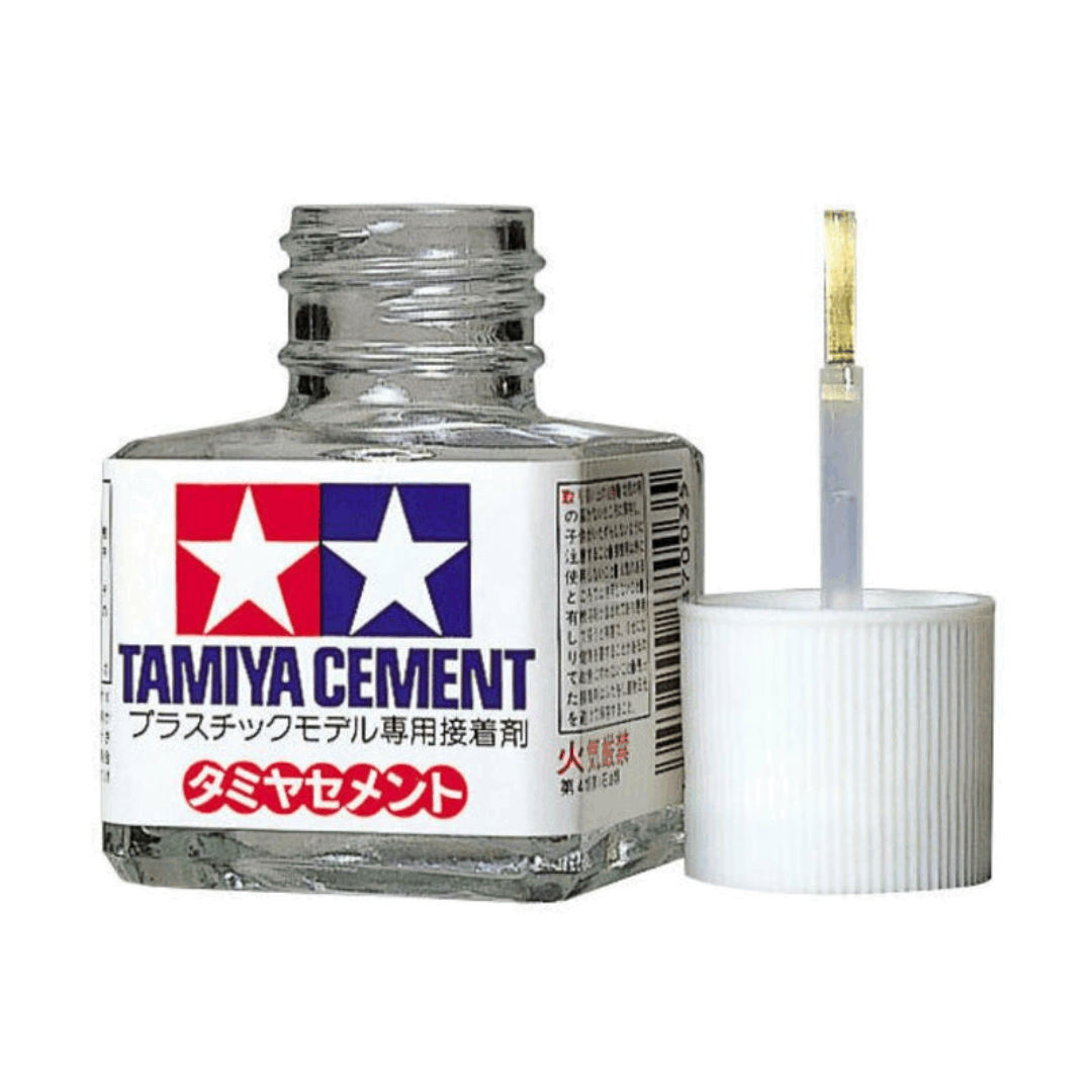 Colla liquida Tamiya Cement 40ml con pennellino – adesivo per plastica ideale per modellismo statico, Gunpla e riparazioni di precisione.