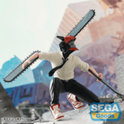 Figure SEGA Chainsaw Man Denji in posa d’azione con motoseghe, statue da collezione anime su Weeaboverse