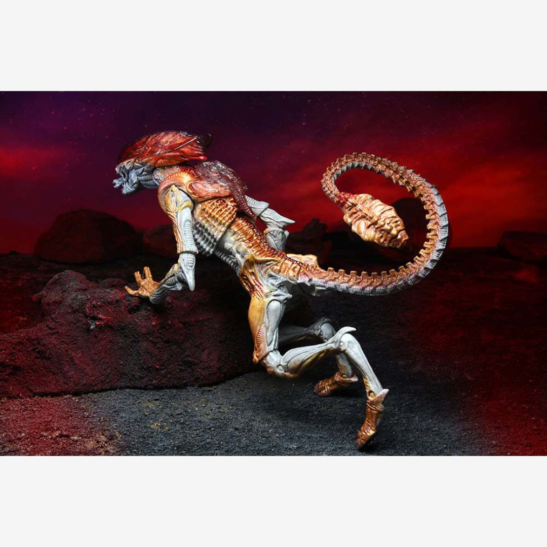 Confezione action figure NECA Panther Alien – versione retro Kenner con parassita magnetico e box vintage per collezionisti Alien.