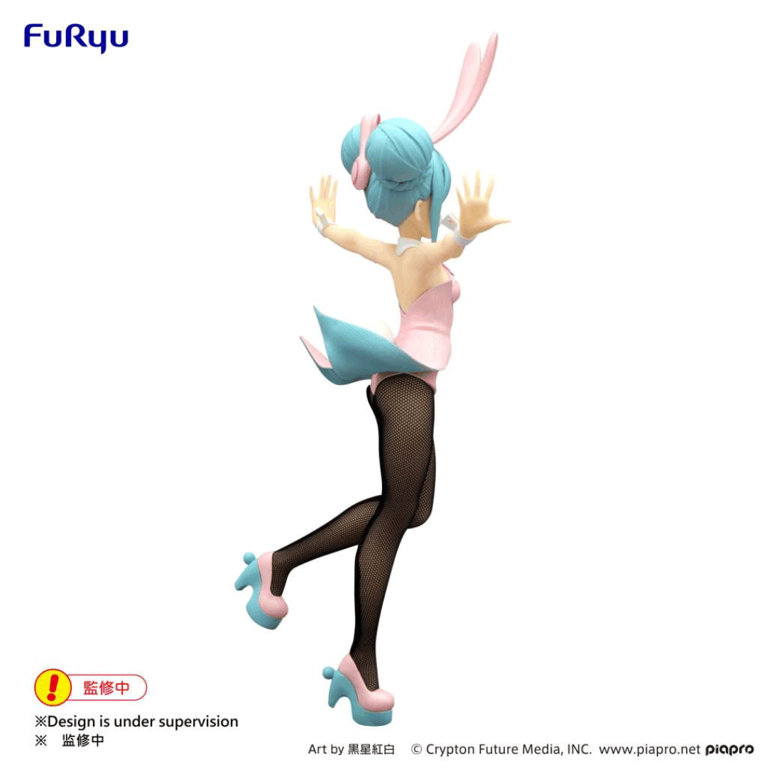 Figure Hatsune Miku Bicute Bunnies 30cm FuRyu Wink Pearl Pink con outfit coniglietta rosa perlato, posa dinamica e look kawaii da collezione.