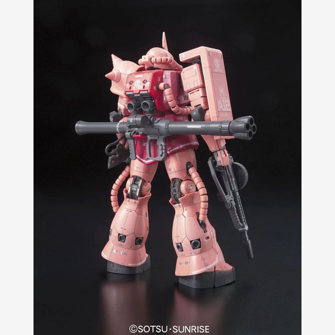 RG 1/144 MS-06S Zaku II Char Aznable Custom Gunpla Real Grade Bandai, kit dettagliato da assemblare senza colla con armamenti completi e inner frame.