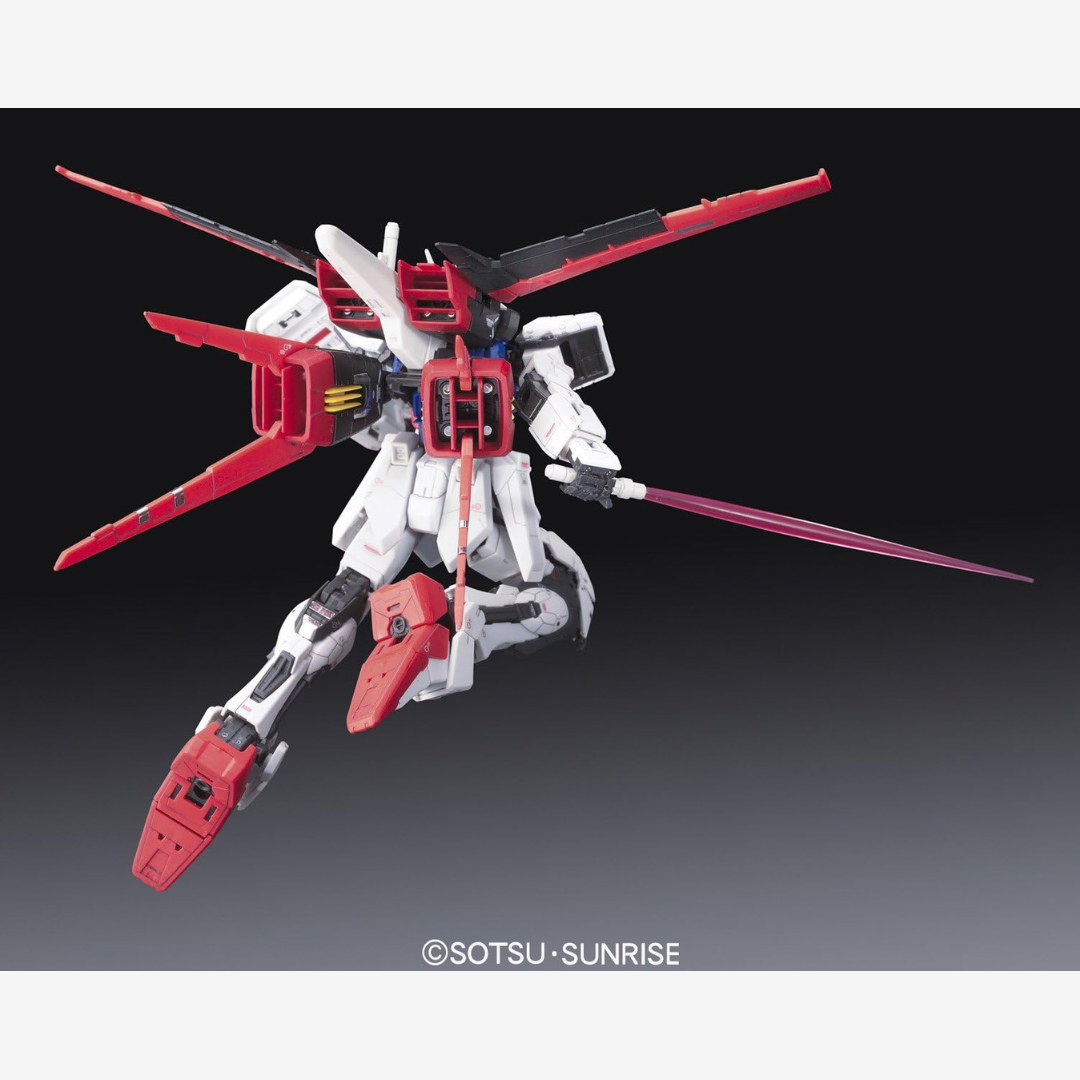 Gunpla RG Aile Strike Gundam 1/144 Bandai con Aile Striker Pack, beam rifle e scudo, da montare senza colla, Mobile Suit iconico di Gundam SEED