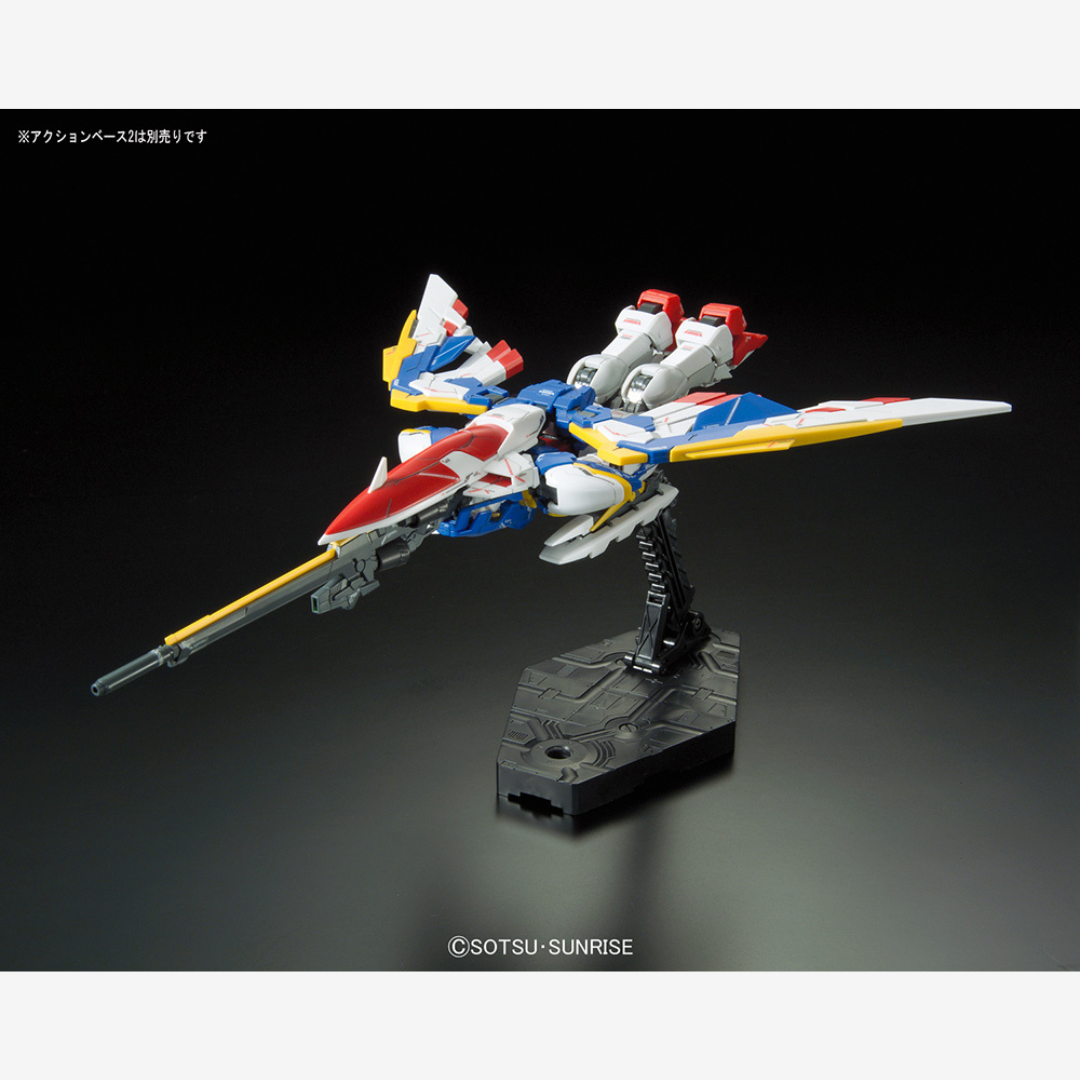 Gunpla RG Wing Gundam EW 1/144 trasformabile in Bird Mode, dettagli realistici, kit Bandai originale disponibile su Weeaboverse.it