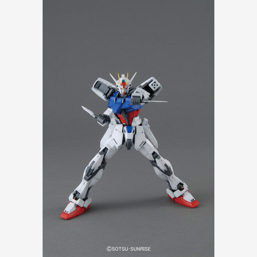 Box Gunpla MG Aile Strike Gundam Bandai – Master Grade Gundam SEED, kit da assemblare con Aile Striker Pack, senza colla né verniciatura.