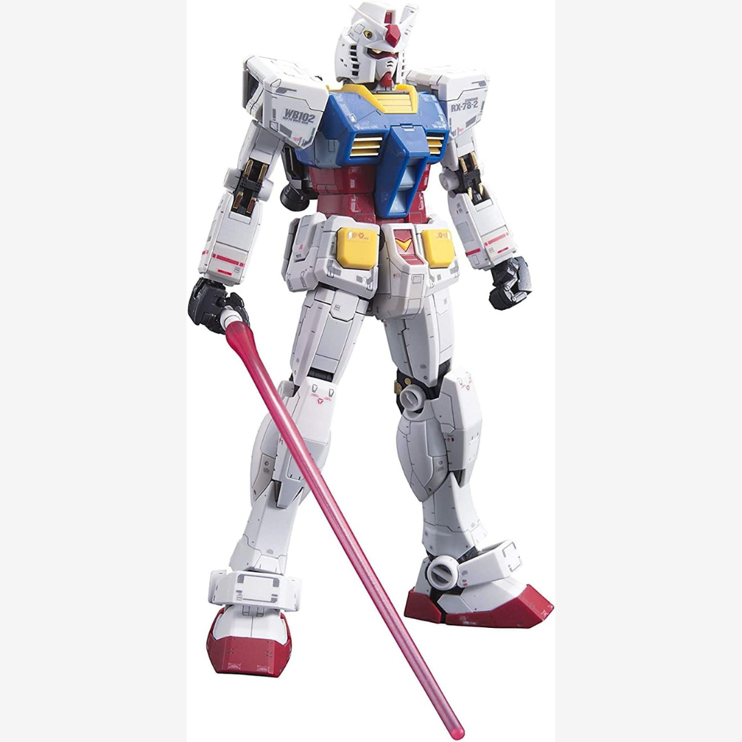 Gunpla RG RX-78-2 Gundam 1/144 Bandai, dettagli fedeli all’anime, kit con frame interno e accessori completo su Weeaboverse.it