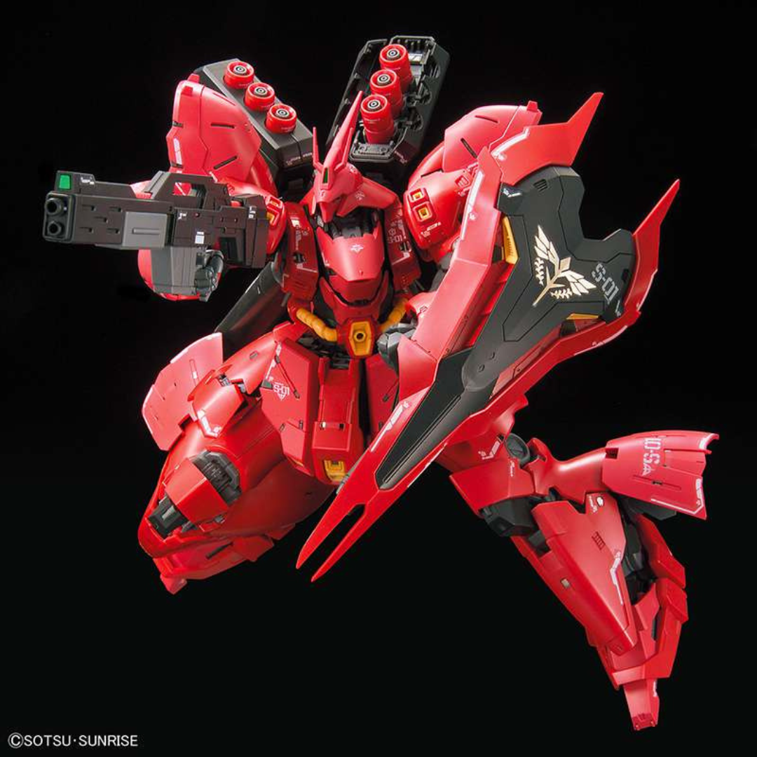 Gunpla RG MSN-04 Sazabi 1/144 in posa d’azione, mobile suit rosso di Char Aznable da montare, dettaglio realistico e armi incluse Bandai