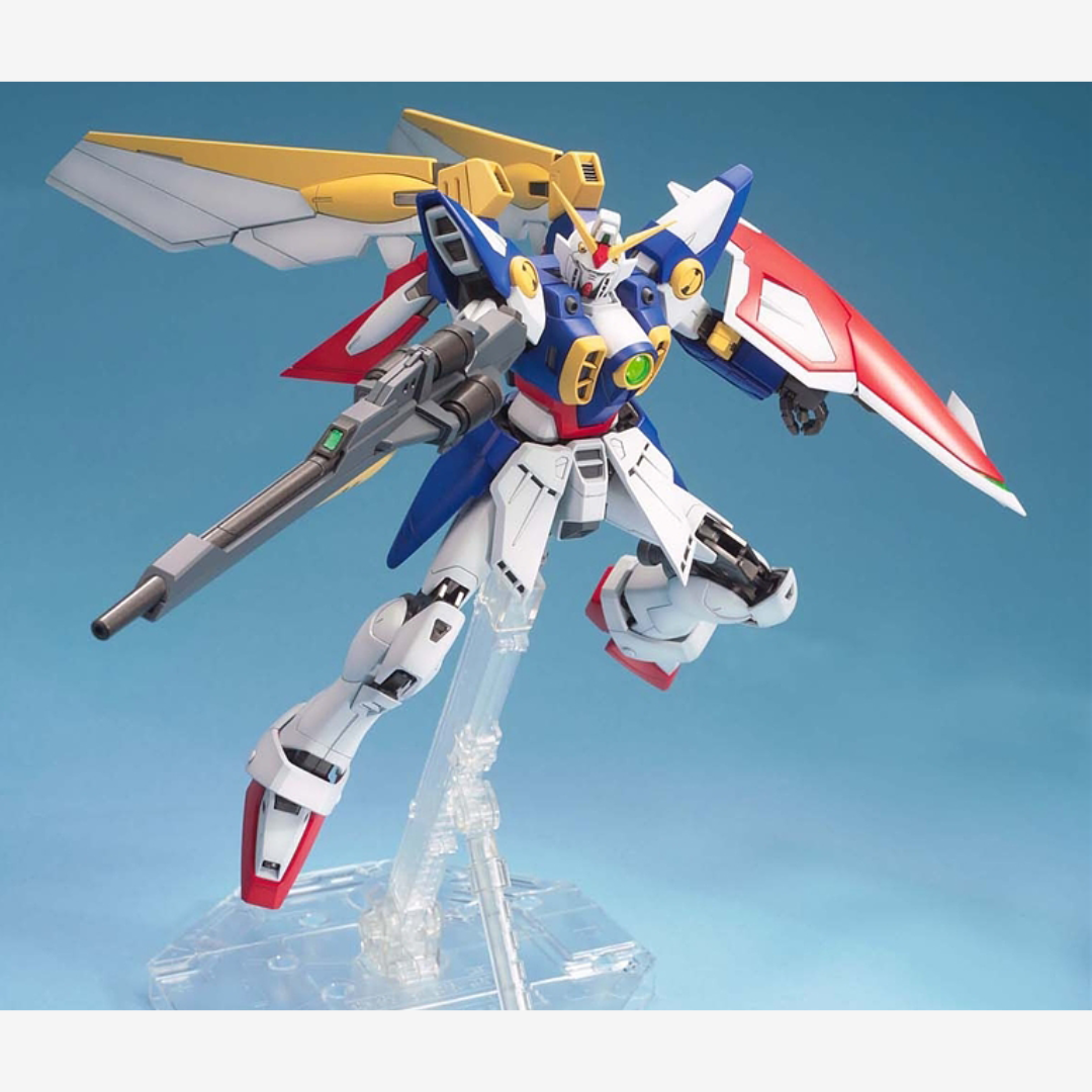 Gunpla MG Wing Gundam TV Ver. 1/100 Bandai – Mobile Suit dettagliato e snodato, ispirato alla serie anime originale Gundam Wing. Kit per veri fan MG.