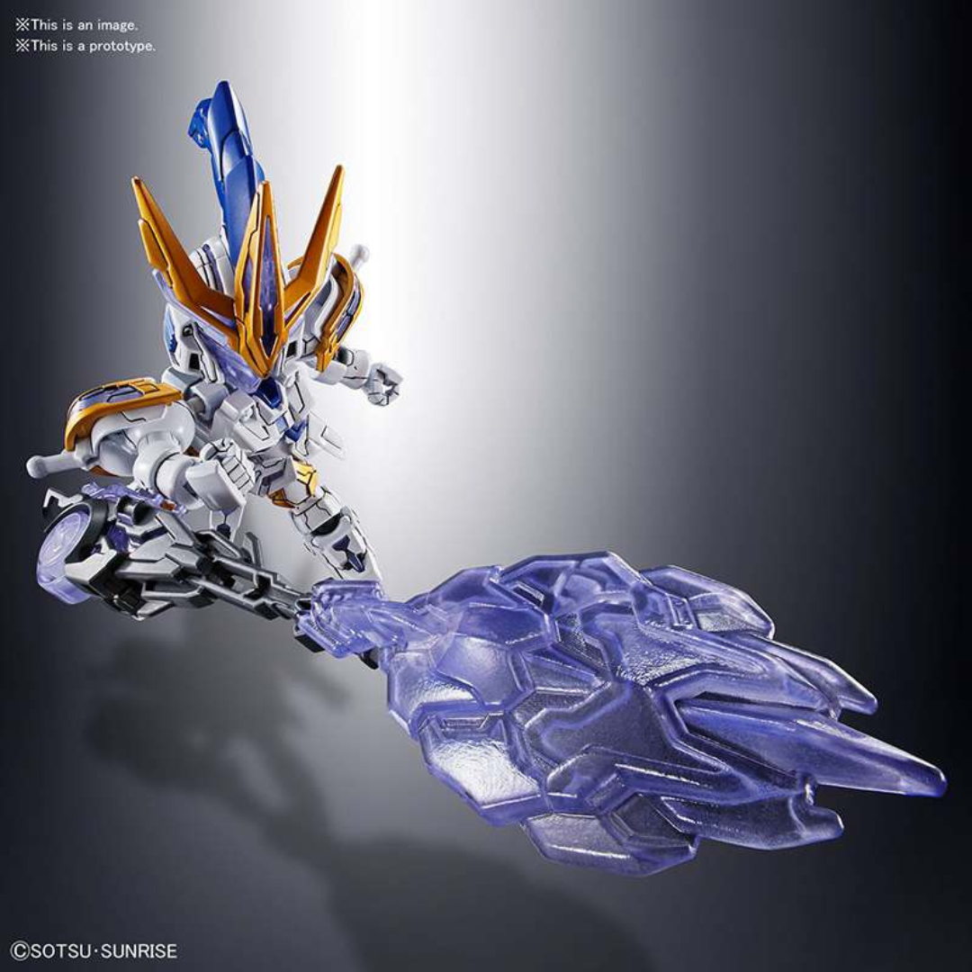 Model Kit SD Gunpla Xiahou Dun Tallgeese III Bandai con armatura oro, scudo e lancia effetto energia, facile da assemblare senza colla né vernice.