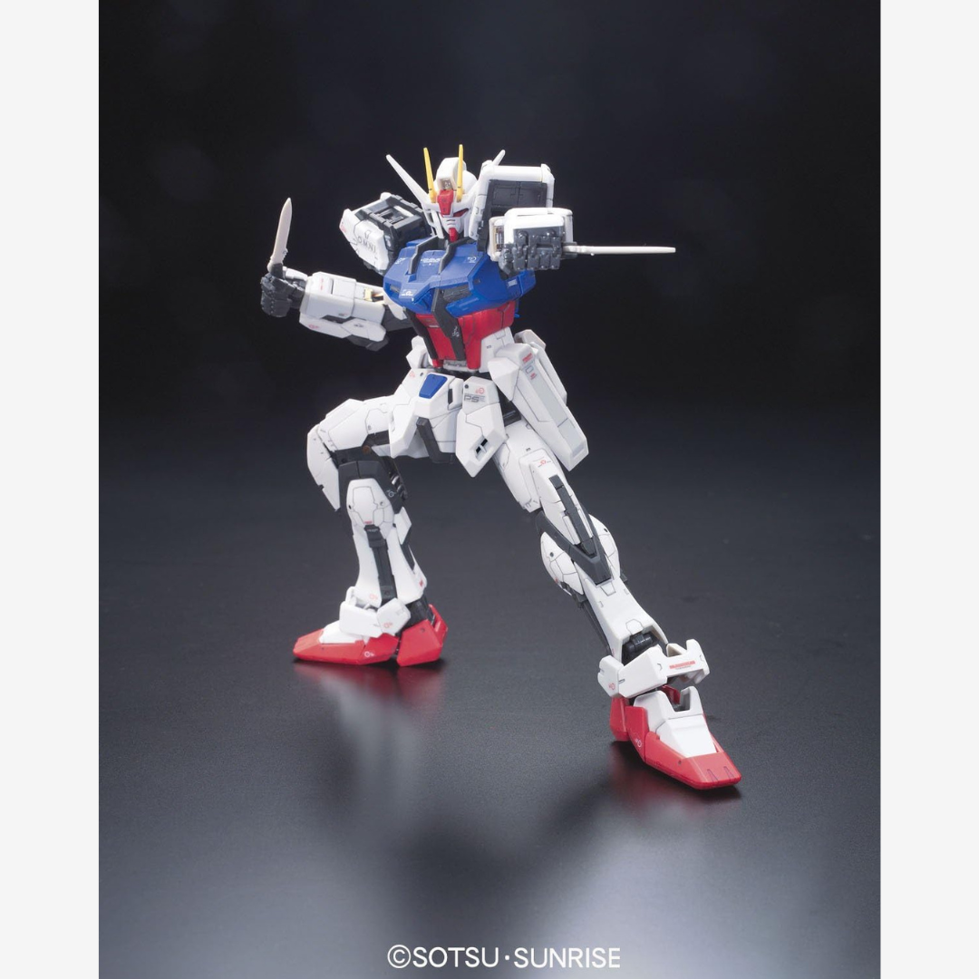 Gunpla RG Aile Strike Gundam 1/144 Bandai con Aile Striker Pack, beam rifle e scudo, da montare senza colla, Mobile Suit iconico di Gundam SEED