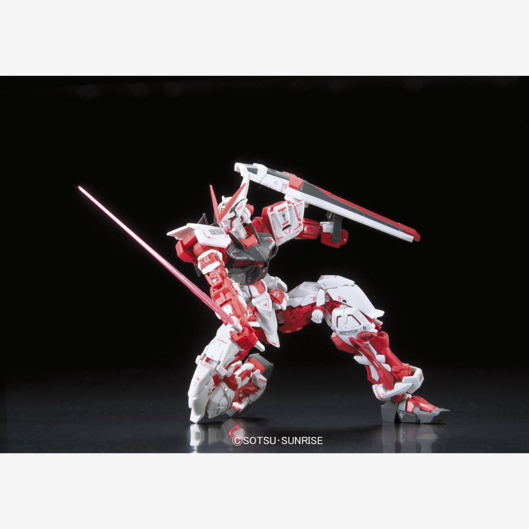 Gunpla RG Gundam Astray Red Frame 1/144 Bandai con katana Gerbera, design samurai rosso e bianco, altamente posabile, da montare senza colla.
