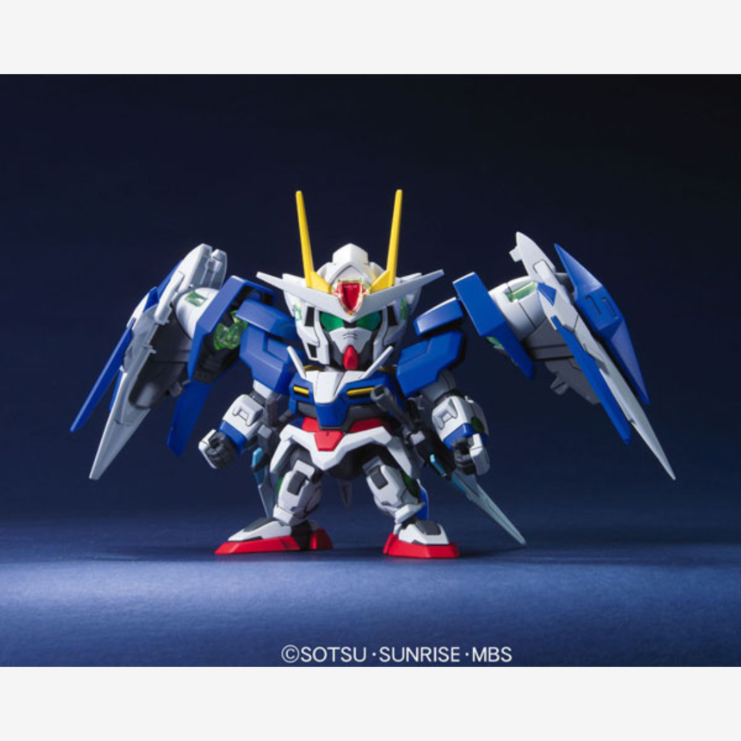 Gunpla SD EX-Standard 00 Gundam GN-0000 Bandai da Gundam 00 con doppie GN Sword, kit da assemblare senza colla né verniciatura, ideale per collezionisti.
