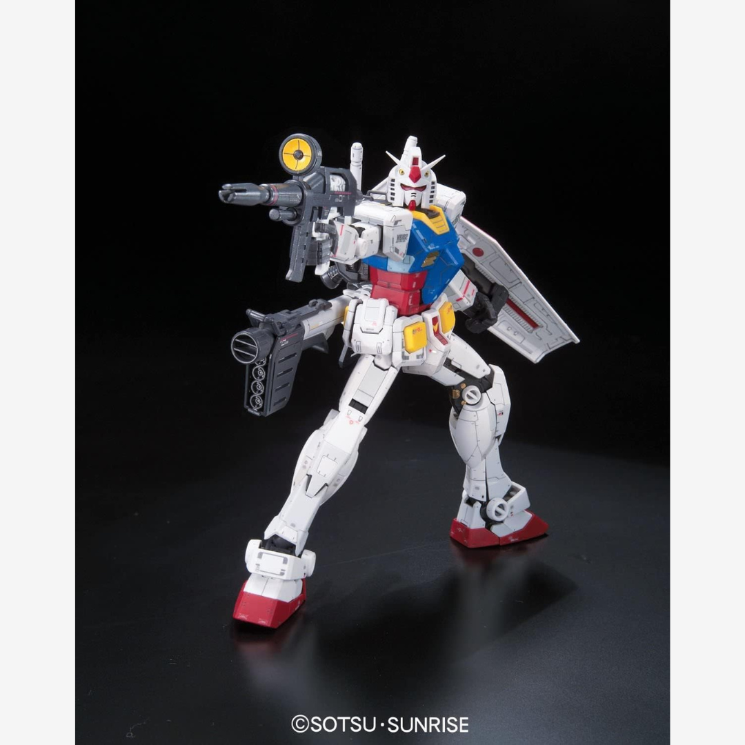Gunpla RG RX-78-2 Gundam 1/144 Bandai, dettagli fedeli all’anime, kit con frame interno e accessori completo su Weeaboverse.it