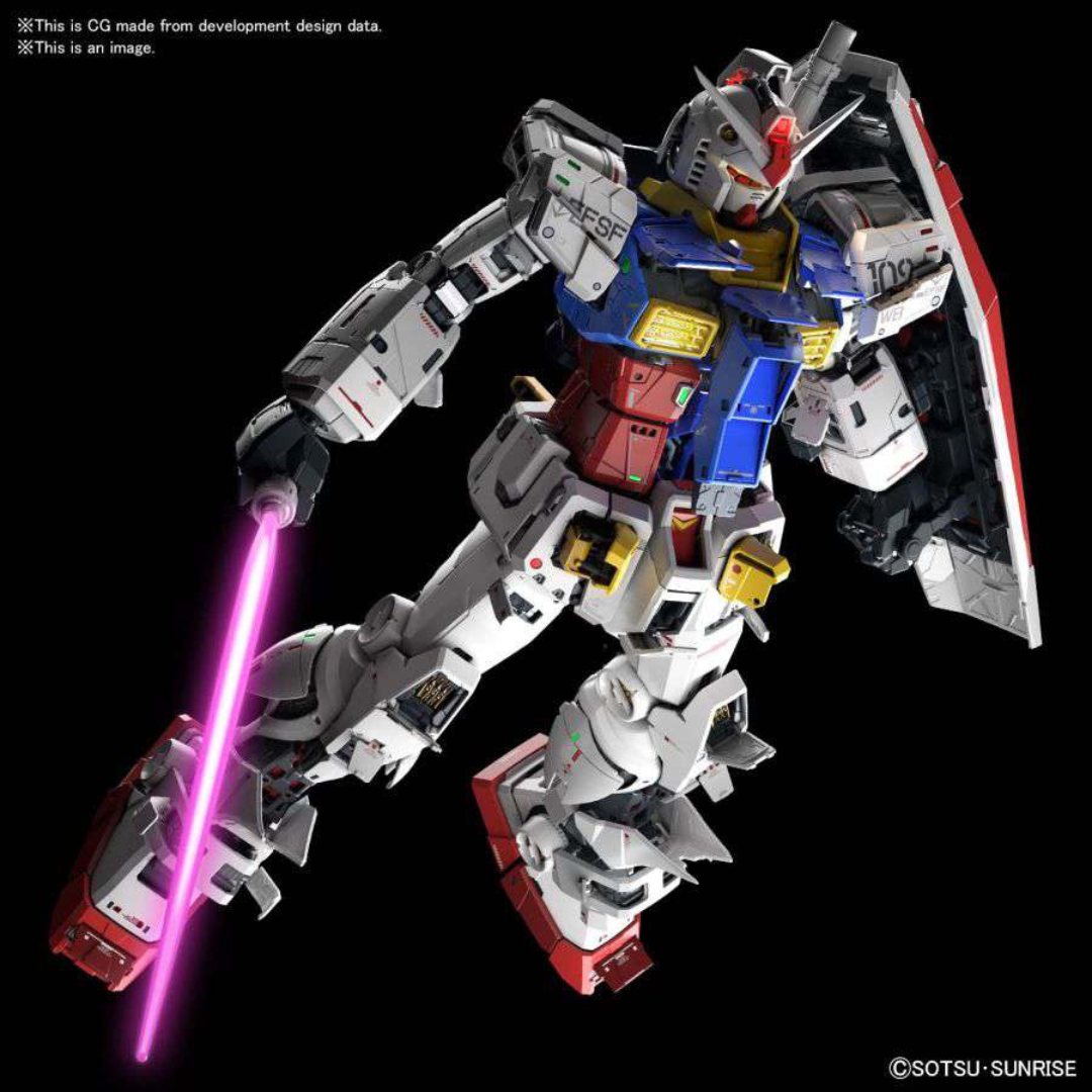 Gunpla RG RX-78-2 Gundam 1/60 con spada laser e scudo, mobile suit iconico della serie originale, kit da assemblare senza colla né verniciatura