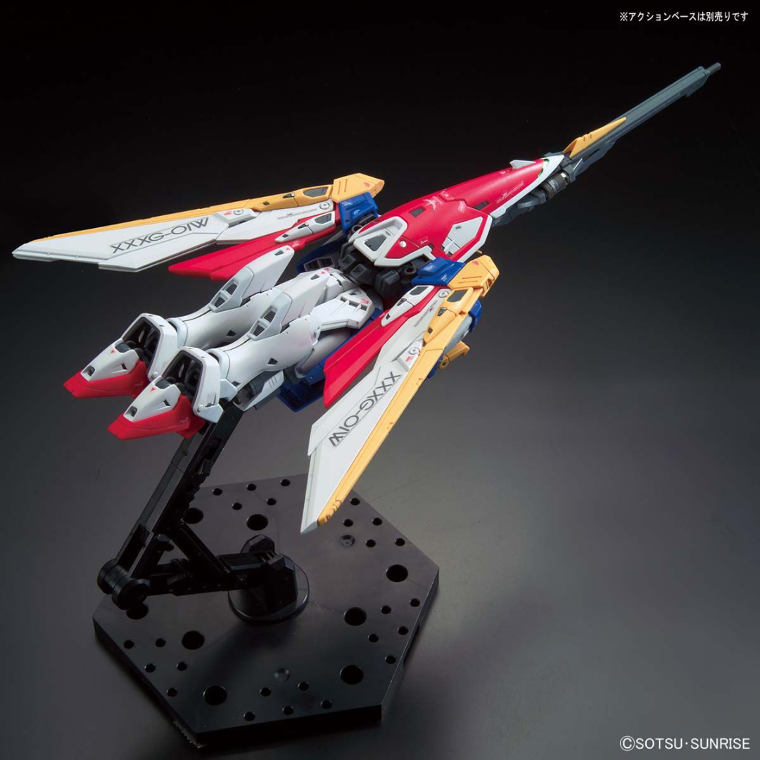 Gunpla RG Wing Gundam TV Version 1/144 Bandai, trasformabile in Bird Mode, articolato e fedele all’anime, su Weeaboverse.it