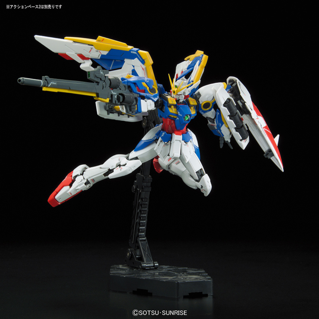 Gunpla RG Wing Gundam EW 1/144 trasformabile in Bird Mode, dettagli realistici, kit Bandai originale disponibile su Weeaboverse.it