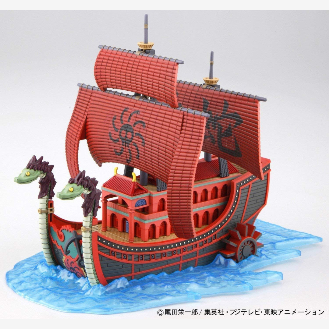 Illustrazione della nave Nine Snake Ship di One Piece e Boa Hancock sulla confezione del kit Bandai da assemblare senza colla, linea Grand Ship Collection