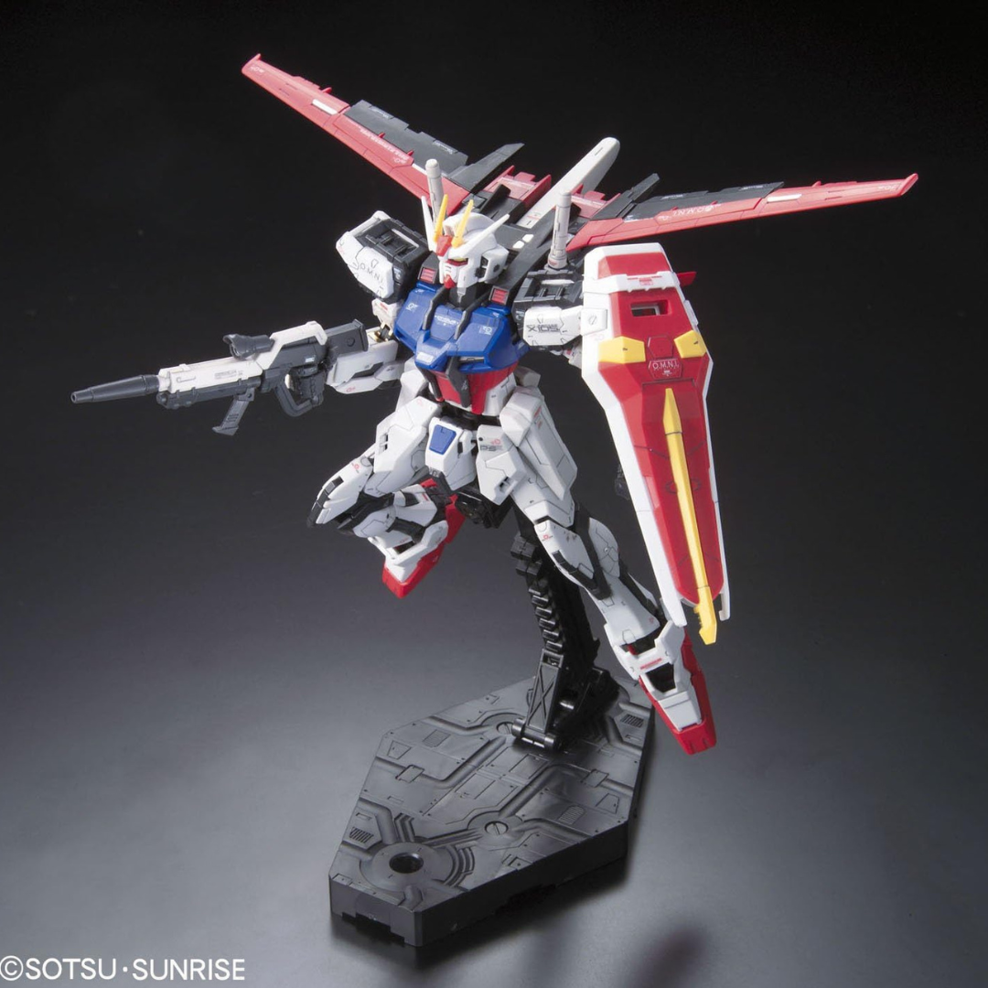 Gunpla RG Aile Strike Gundam 1/144 Bandai con Aile Striker Pack, beam rifle e scudo, da montare senza colla, Mobile Suit iconico di Gundam SEED