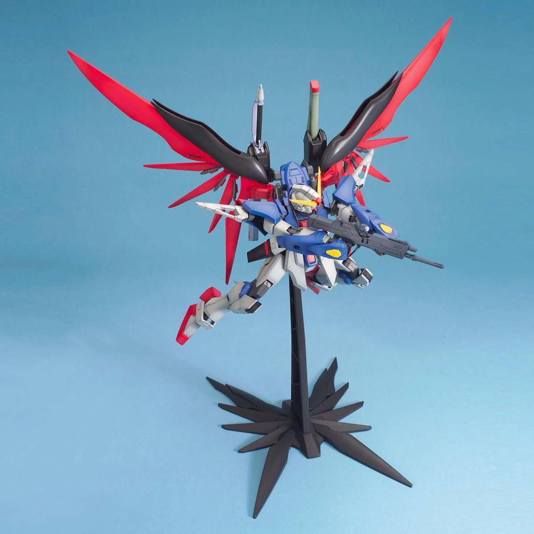 Box MG Destiny Gundam SEED Master Grade Bandai – Gunpla con spada Anti-Ship, ali translucide e dettagli realistici da montare senza colla.