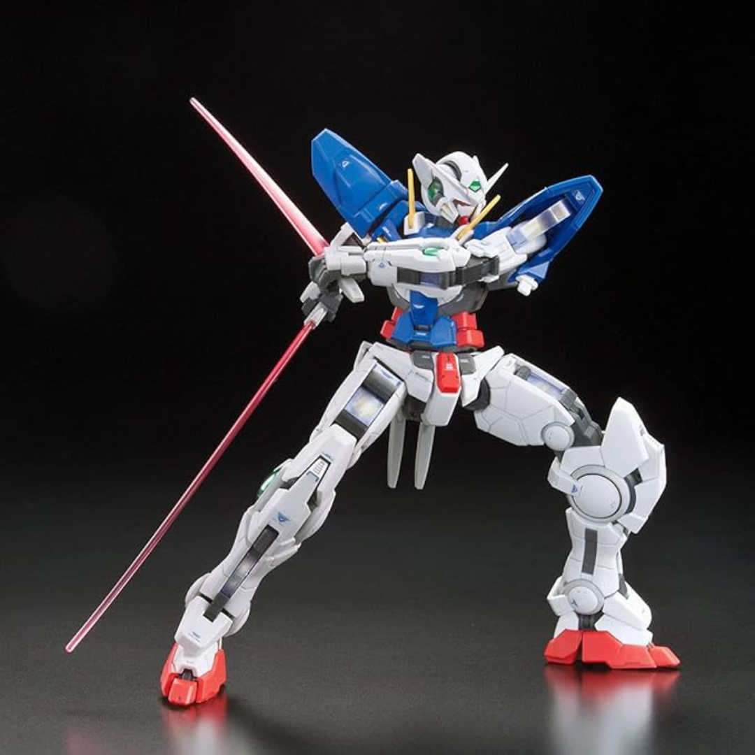 Gunpla RG Gundam Exia 1/144 Bandai con GN Sword, dettagli realistici e pose dinamiche ispirate a Gundam 00. Acquistabile su weeaboverse.it
