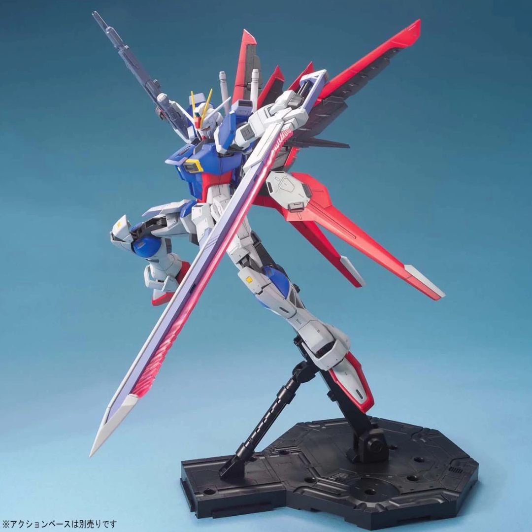 Box MG Force Impulse Gundam ZGMF-X56S da Gundam SEED Destiny – Master Grade Bandai da montare senza colla, completo di armi e Force Silhouette.