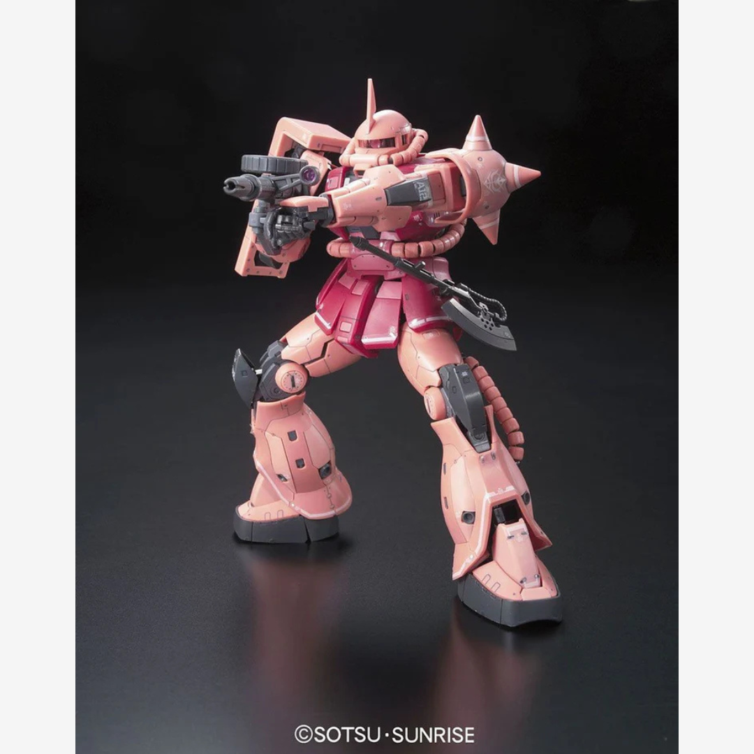 RG 1/144 MS-06S Zaku II Char Aznable Custom Gunpla Real Grade Bandai, kit dettagliato da assemblare senza colla con armamenti completi e inner frame.