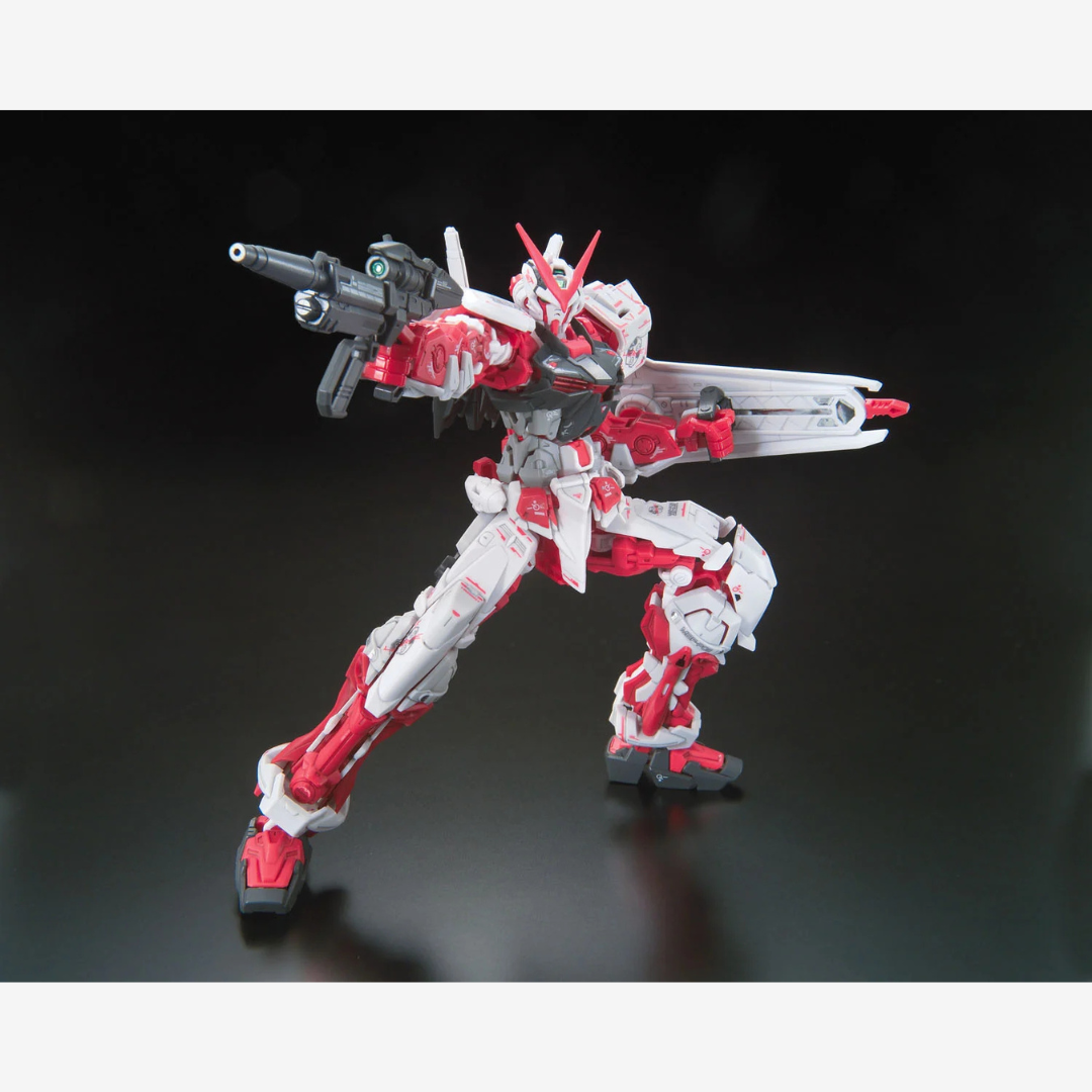 Gunpla RG Gundam Astray Red Frame 1/144 Bandai con katana Gerbera, design samurai rosso e bianco, altamente posabile, da montare senza colla