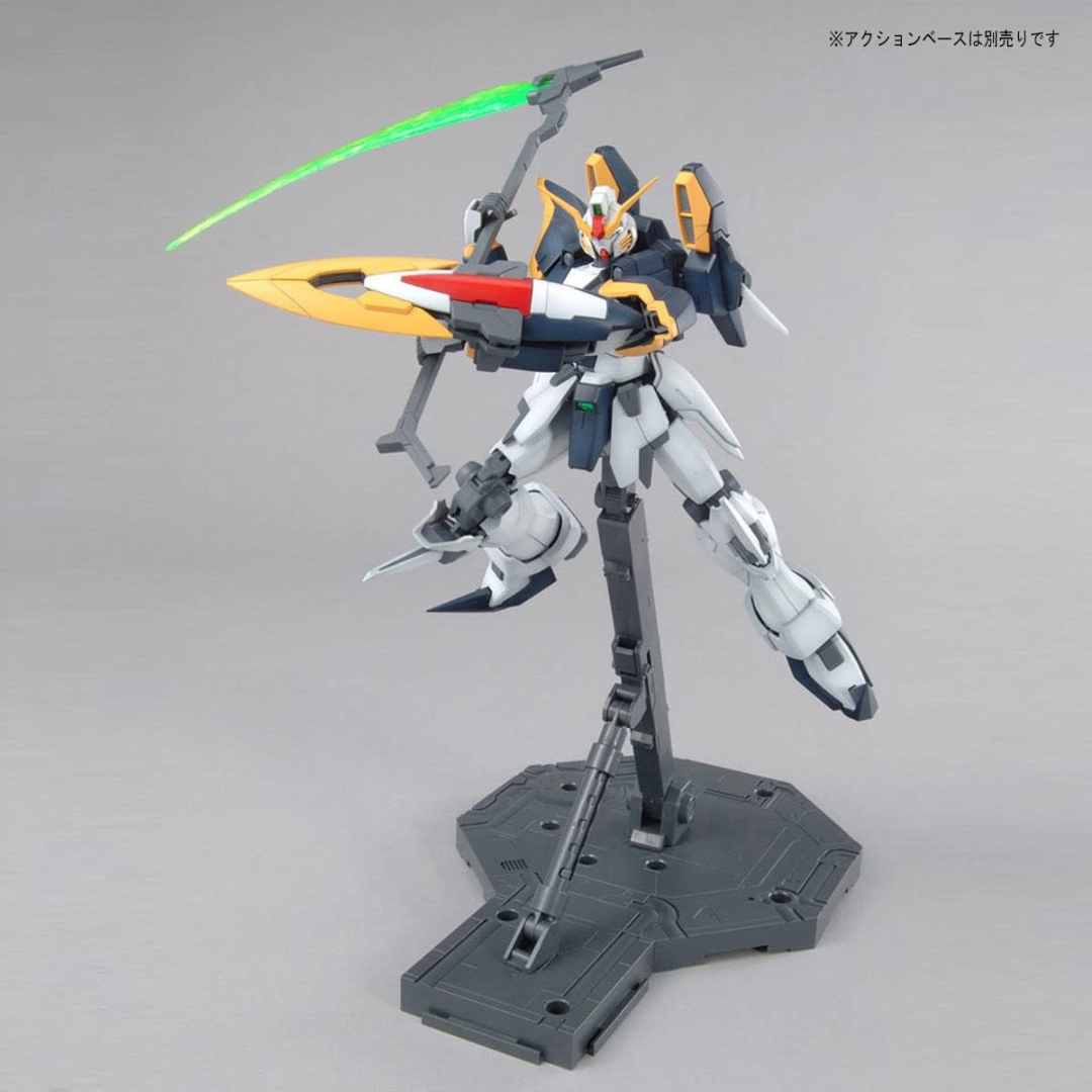 Box MG Deathscythe Gundam Endless Waltz Master Grade Bandai – Gunpla con falce energetica verde, dettagli gotici e montaggio senza colla.