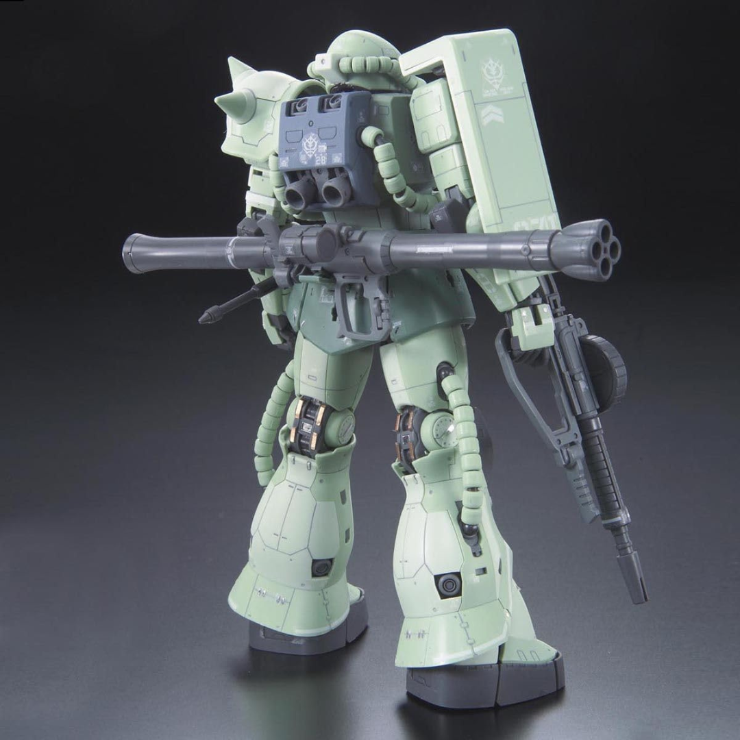 Gunpla RG 1/144 MS-06F Zaku II Mass Production Bandai, modello Real Grade ultra dettagliato da assemblare senza colla con armi e inner frame incluso.