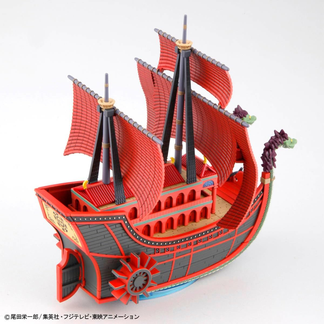 Illustrazione della nave Nine Snake Ship di One Piece e Boa Hancock sulla confezione del kit Bandai da assemblare senza colla, linea Grand Ship Collection