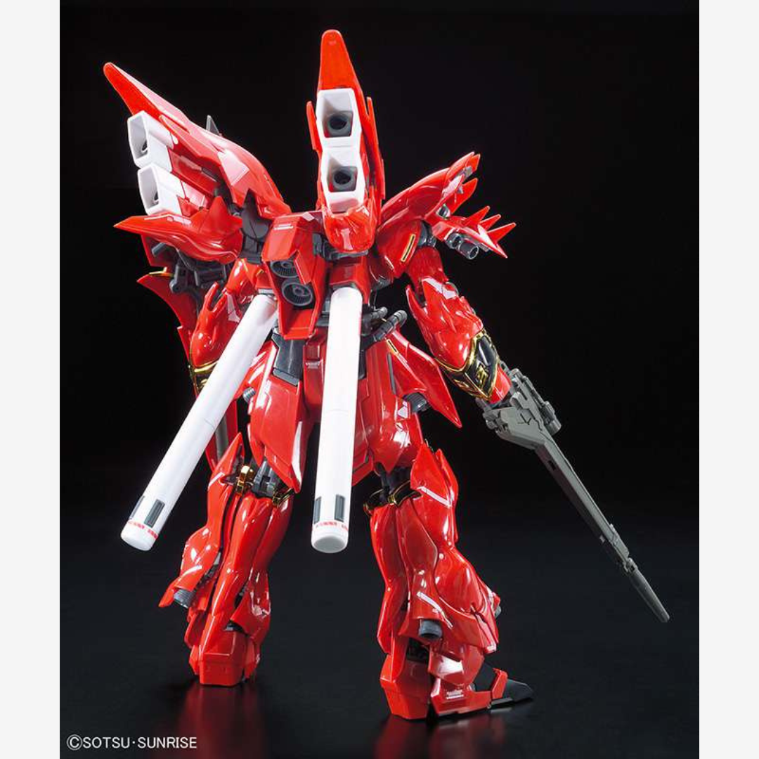 Gunpla RG 1/144 Sinanju Bandai – mobile suit Neo Zeon rosso con dettagli dorati, inner frame realistico e articolazioni mobili, kit senza colla né vernice.