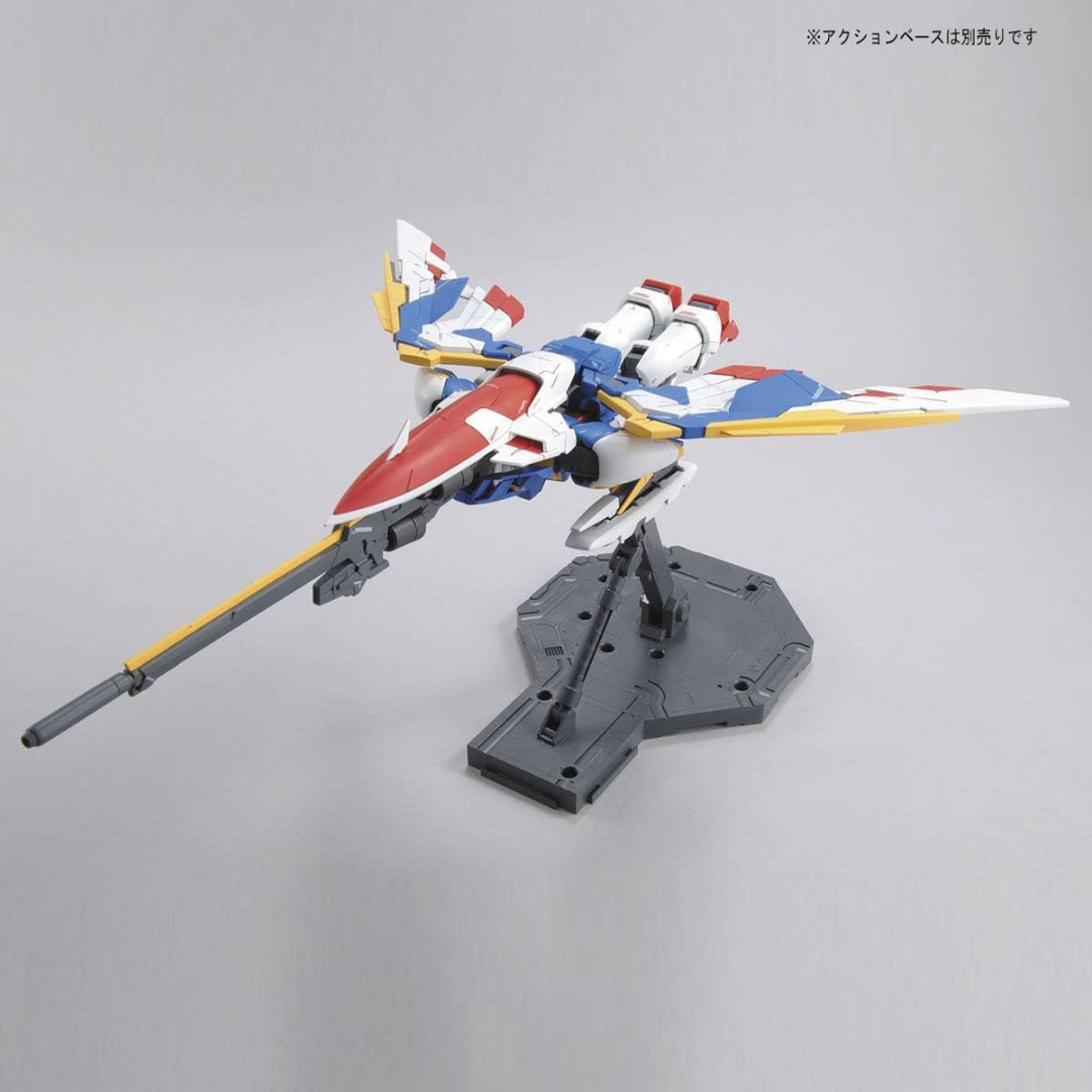 Gunpla MG Wing Gundam EW Ver. 1/100 Bandai – Mobile Suit alato con dettagli anime-accurati, perfetto per fan di Endless Waltz e modellismo Gunpla.