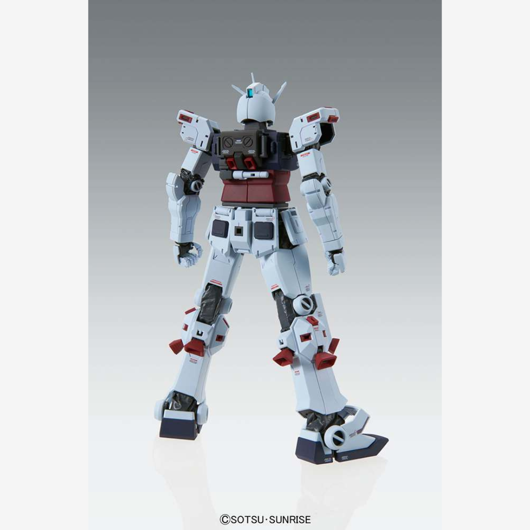 MG FA-78 Full Armor Gundam Thunderbolt Ver.Ka da assemblare, kit Gunpla U.C.0079 con scudi, armi pesanti e design Katoki per modellisti esperti.