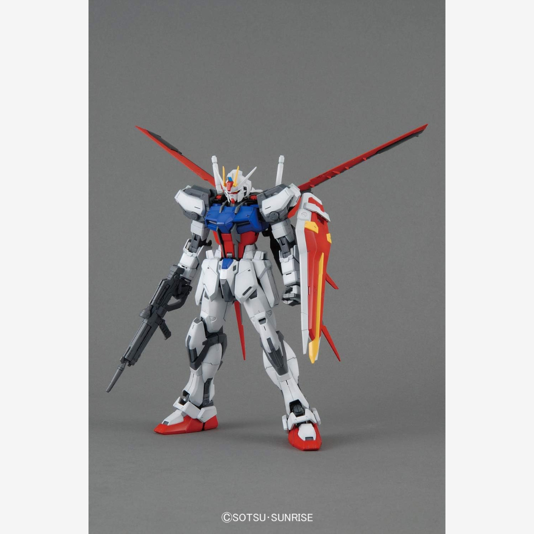 Box Gunpla MG Aile Strike Gundam Bandai – Master Grade Gundam SEED, kit da assemblare con Aile Striker Pack, senza colla né verniciatura.