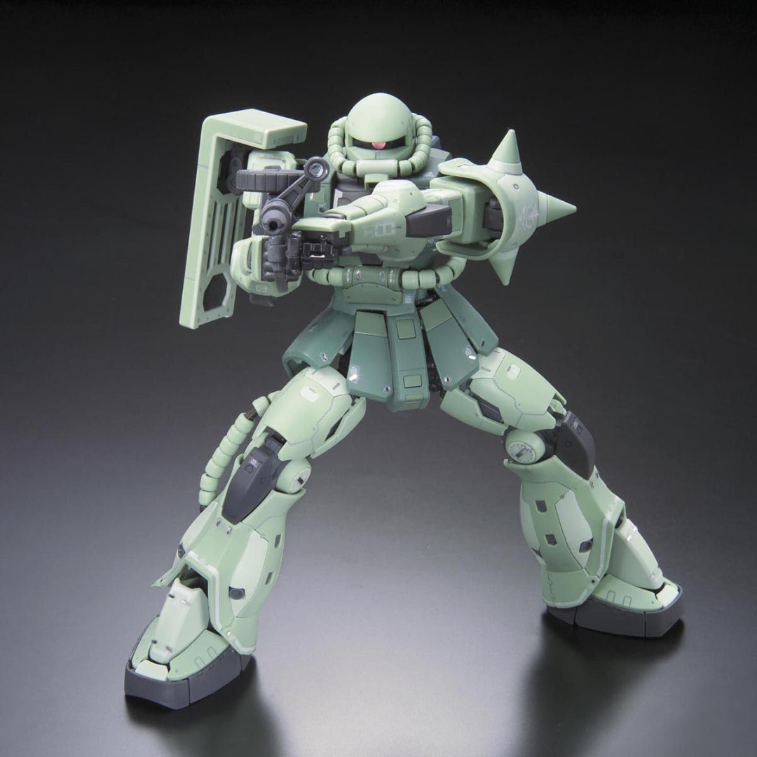 Gunpla RG 1/144 MS-06F Zaku II Mass Production Bandai, modello Real Grade ultra dettagliato da assemblare senza colla con armi e inner frame incluso.