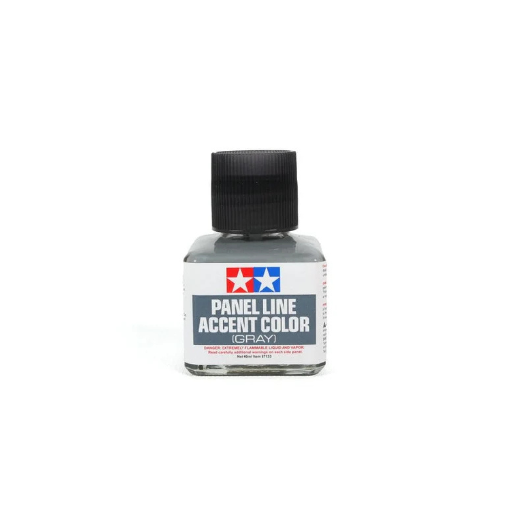 Tamiya Panel Line Accent Color Gray – wash per dettagli Gunpla e modellismo, ideale su plastiche chiare, effetto realistico, pennello incluso.