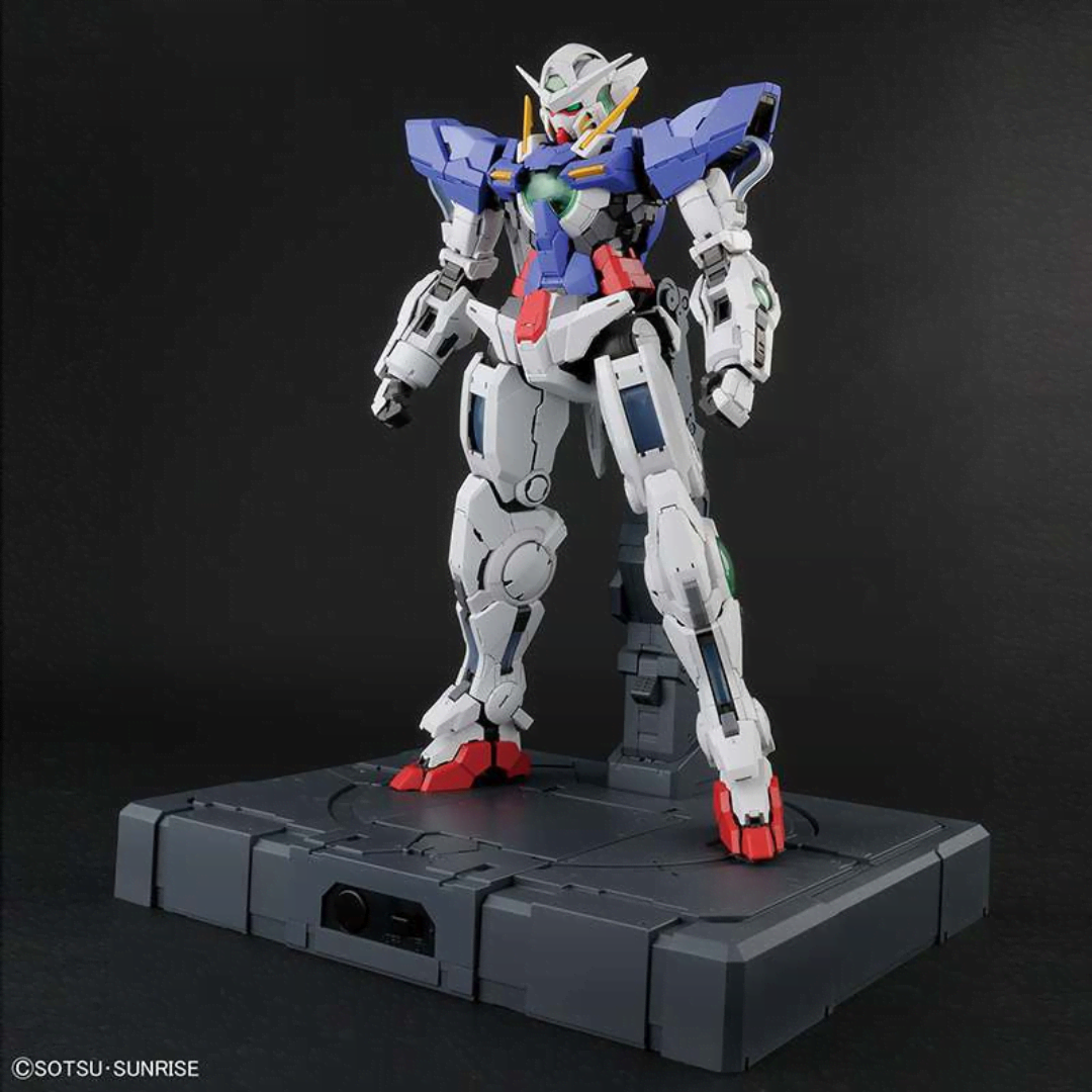 Box PG 1/60 Gundam Exia Perfect Grade con dettagli ultra realistici e design fedele all’anime Gundam 00, prodotto da Bandai per modellisti esperti.