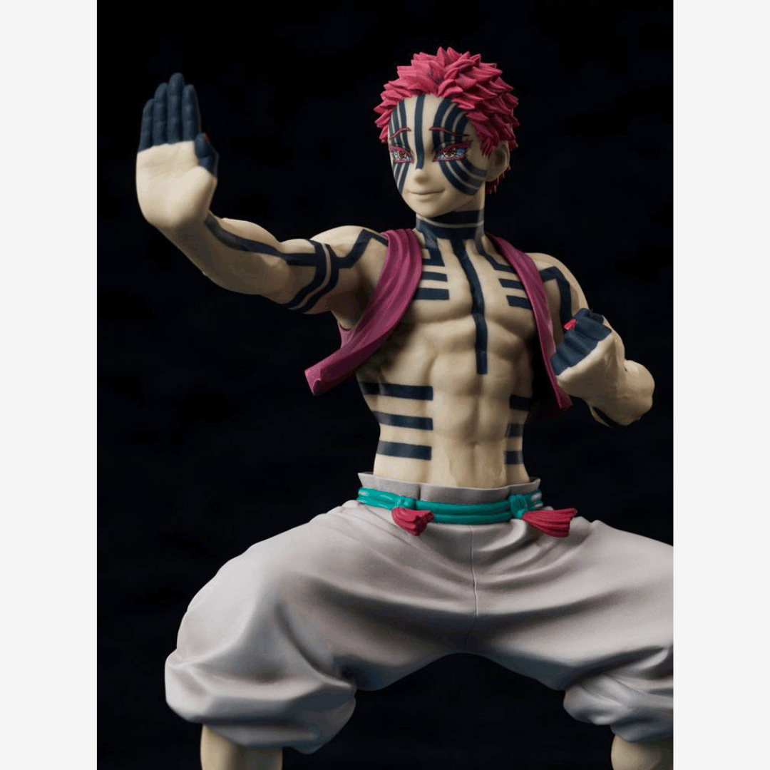 Statua PVC Akaza Demon Slayer 19 cm, figure ufficiale anime con base decorata disponibile su Weeaboverse