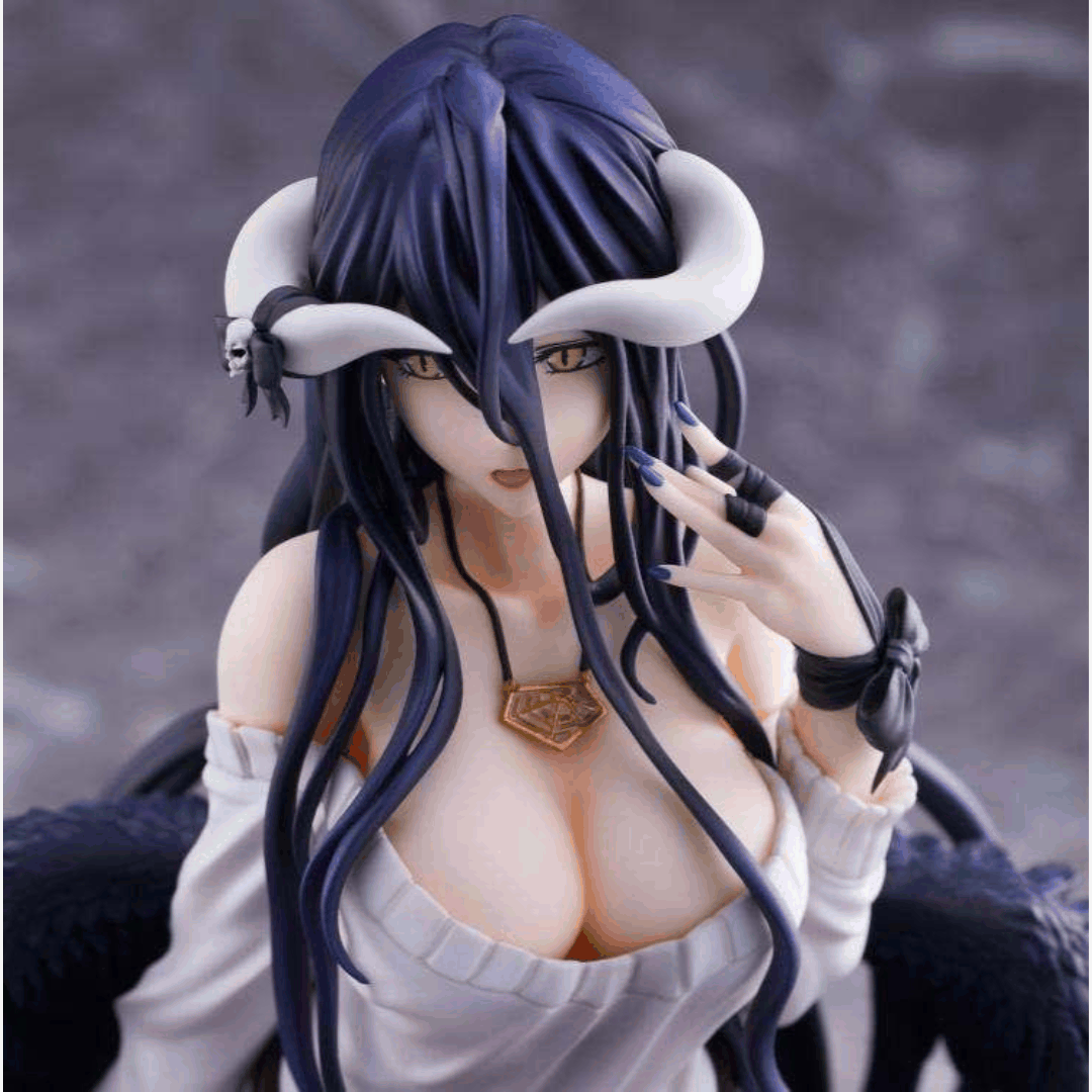Figure Albedo Overlord 25 cm con ali nere dettagliate e outfit bianco elegante su base rotonda – edizione da collezione