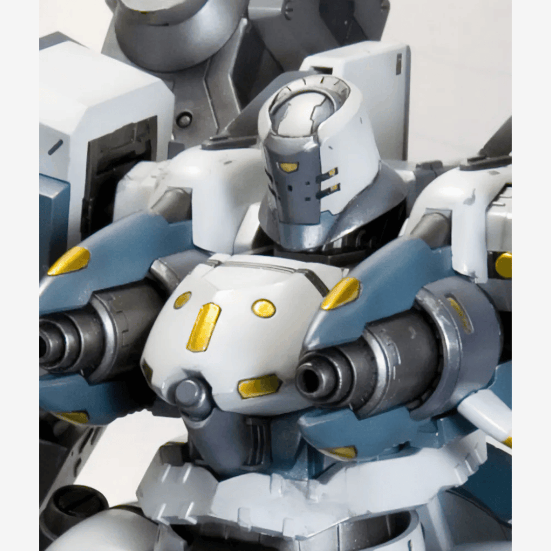 Model kit Armored Core Mirage C04-Atlas Fox Eye con artiglieria pesante, dettagli mecha e pose dinamiche in stile sci-fi militare