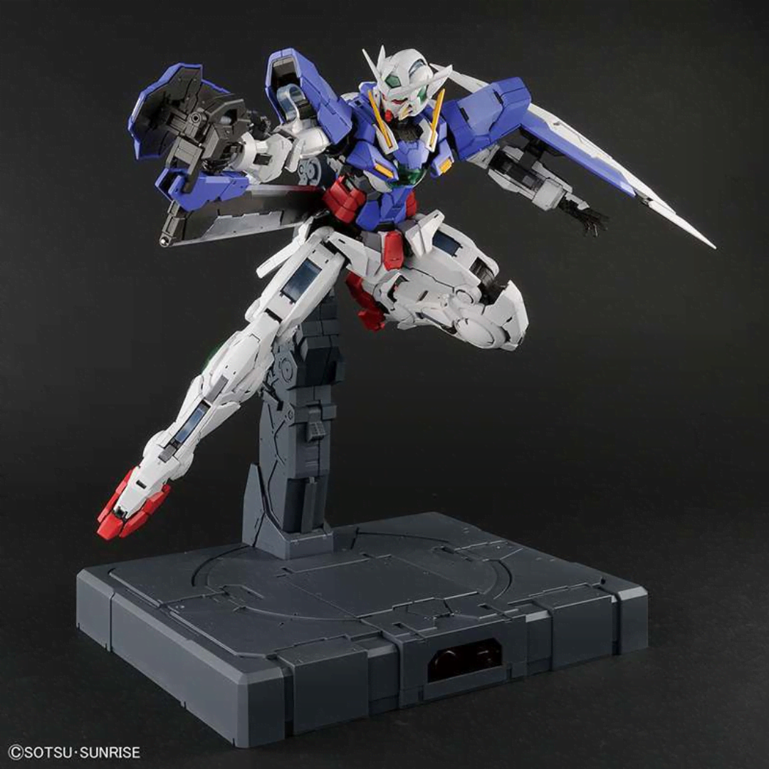 Box PG 1/60 Gundam Exia Perfect Grade con dettagli ultra realistici e design fedele all’anime Gundam 00, prodotto da Bandai per modellisti esperti.
