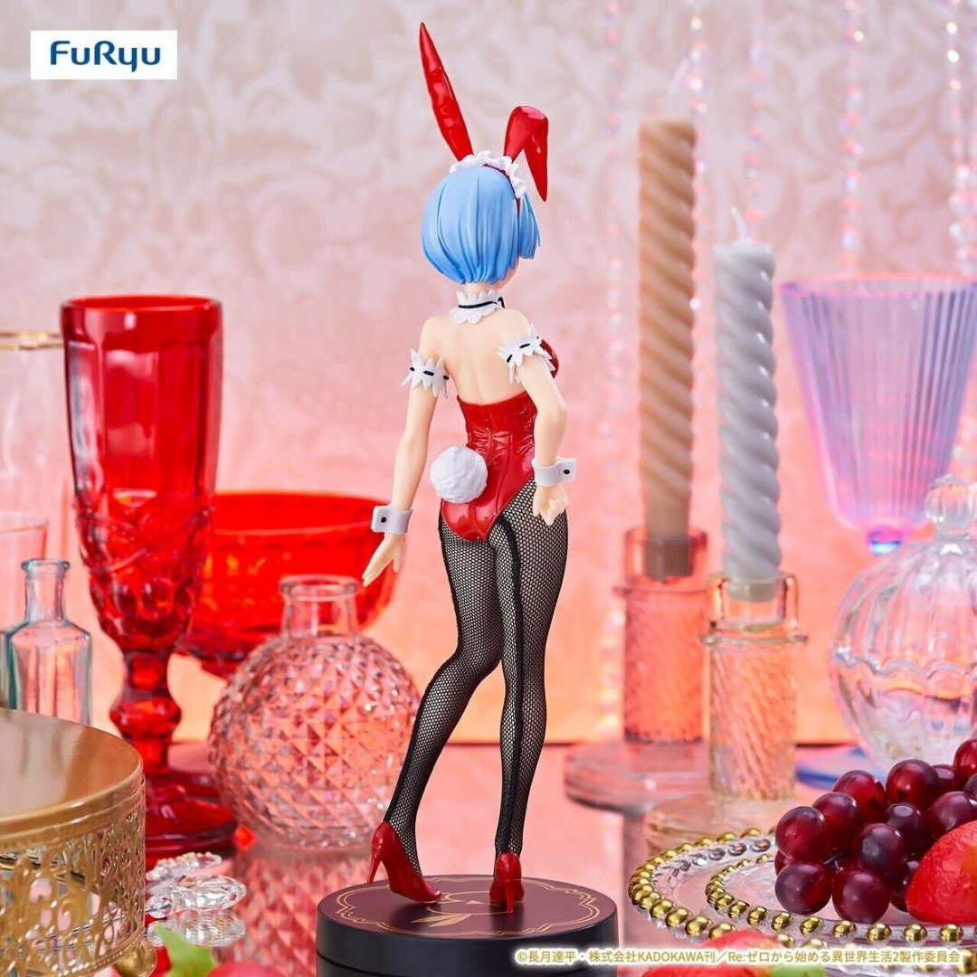 Figure Rem Bunny Girl Red 29cm FuRyu da Re:Zero, statuetta da collezione con outfit rosso lucido e dettagli realistici in stile coniglietta sexy.
