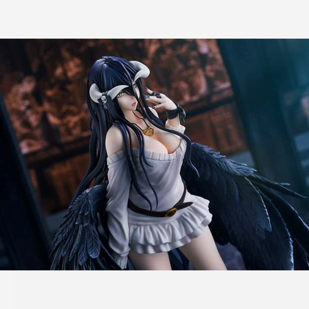Figure Albedo Overlord 25 cm con ali nere dettagliate e outfit bianco elegante su base rotonda – edizione da collezione