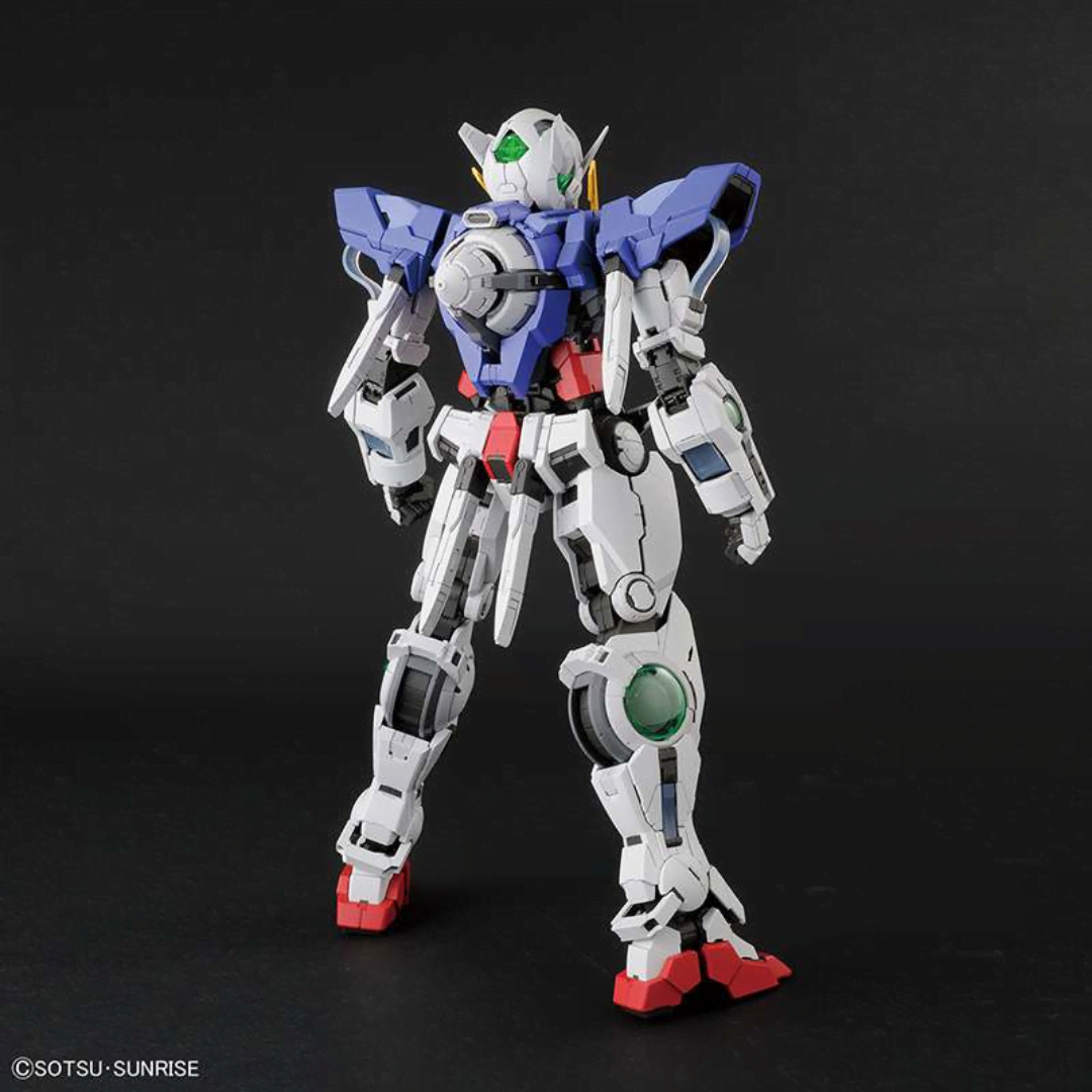 Box PG 1/60 Gundam Exia Perfect Grade con dettagli ultra realistici e design fedele all’anime Gundam 00, prodotto da Bandai per modellisti esperti.