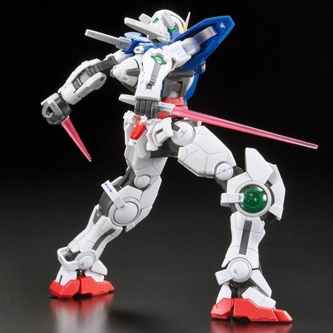 Gunpla RG Gundam Exia 1/144 Bandai con GN Sword, dettagli realistici e pose dinamiche ispirate a Gundam 00. Acquistabile su weeaboverse.it