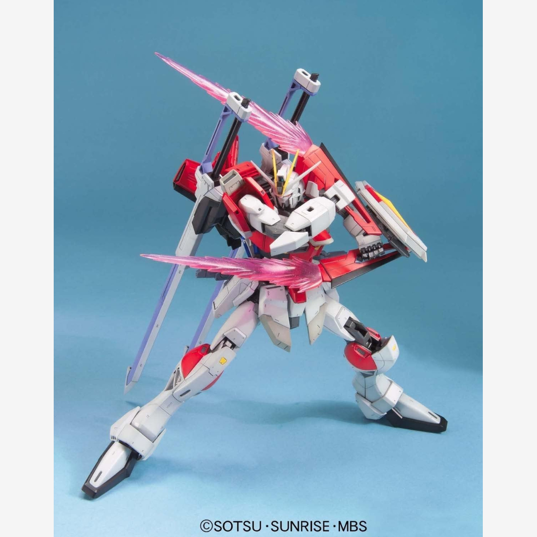 Box MG Master Grade Sword Impulse Gundam ZGMF-X56S/γ da SEED Destiny, kit Gunpla da assemblare con spada anti-nave e pose dinamiche da combattimento.