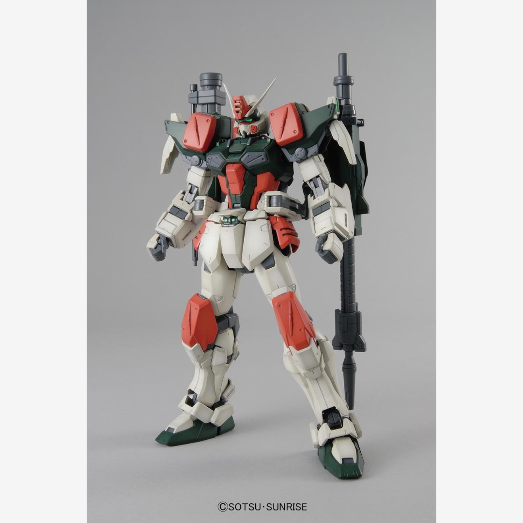 Box MG Buster Gundam Master Grade Bandai – Gunpla ispirato a Gundam SEED, con cannoni combinabili e design militare. Kit da montare senza colla.

