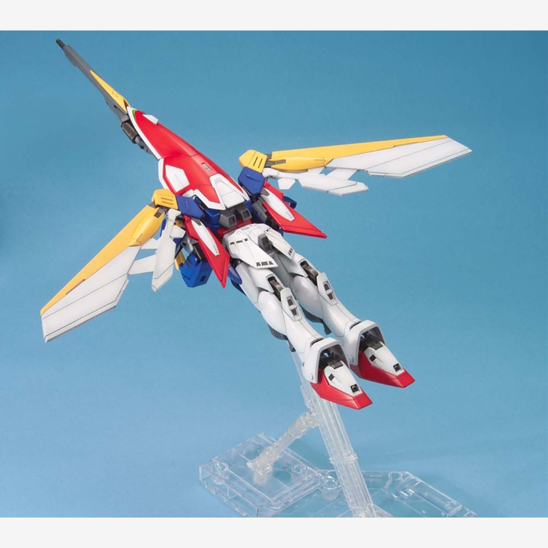 Gunpla MG Wing Gundam TV Ver. 1/100 Bandai – Mobile Suit dettagliato e snodato, ispirato alla serie anime originale Gundam Wing. Kit per veri fan MG.