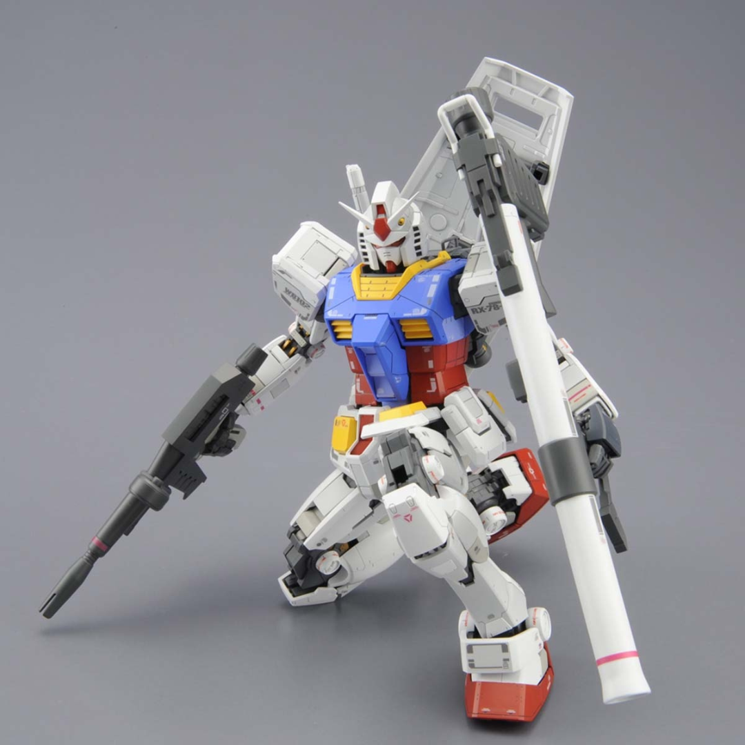 Box MG RX-78-2 Gundam Ver.3.0 Master Grade Bandai, Gunpla iperdettagliato da assemblare senza colla, mobile suit iconico Universal Century.
