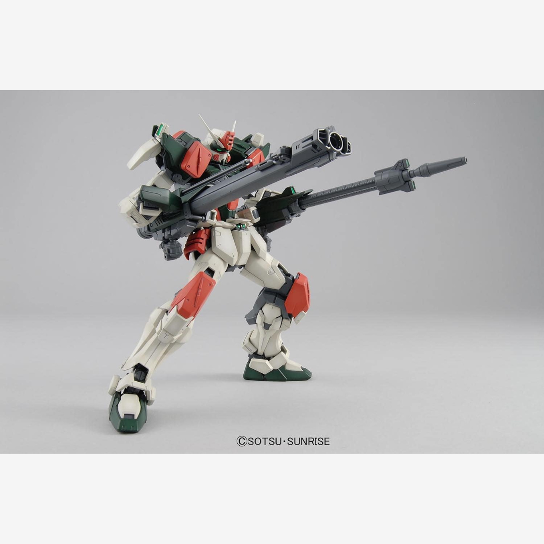 Box MG Buster Gundam Master Grade Bandai – Gunpla ispirato a Gundam SEED, con cannoni combinabili e design militare. Kit da montare senza colla.

