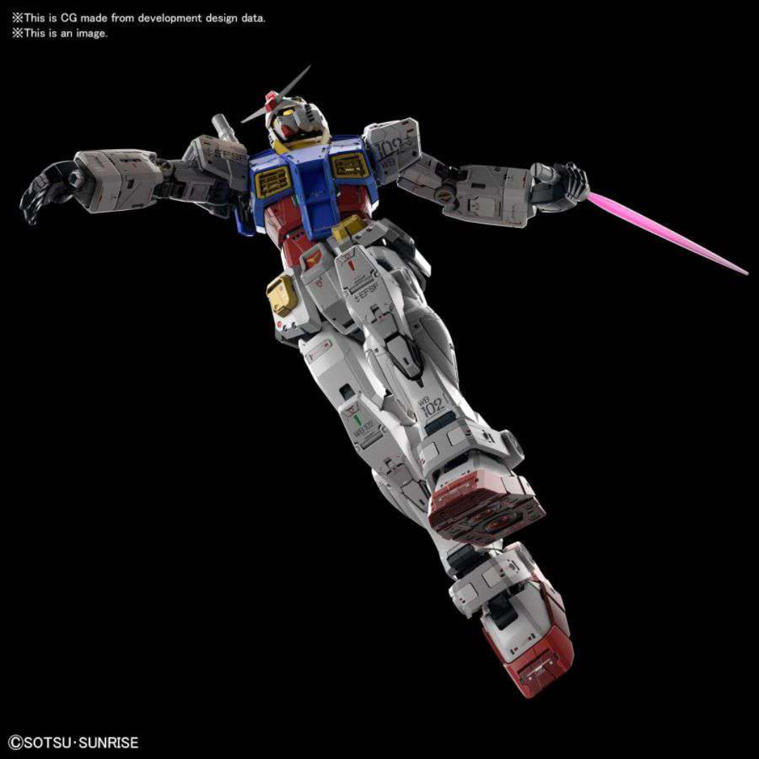 Gunpla RG RX-78-2 Gundam 1/60 con spada laser e scudo, mobile suit iconico della serie originale, kit da assemblare senza colla né verniciatura